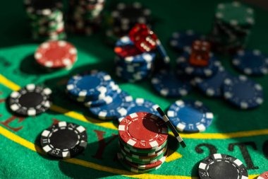 gowin789 apk platform interface showing football markets and live-dealer tables