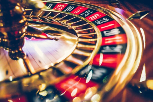 Live Bandar Ceme table with dealer and cards on gowin789 apk